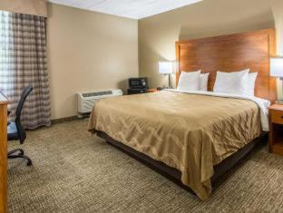 Greenridge Hotel Wickliffe Стая снимка