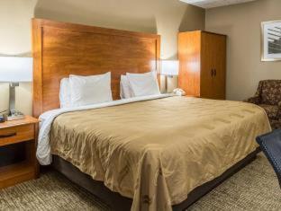 Greenridge Hotel Wickliffe Стая снимка