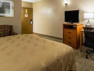 Greenridge Hotel Wickliffe Стая снимка