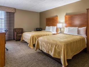 Greenridge Hotel Wickliffe Стая снимка